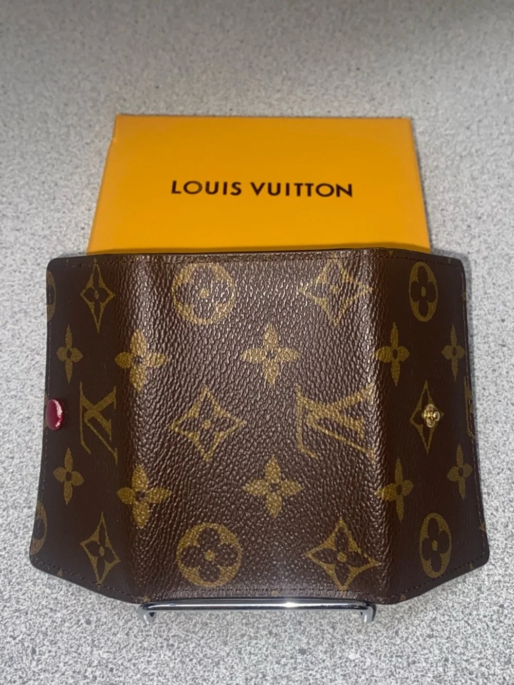 Louis Vuitton Monogram 6 Key Holder Multicles Rare Raspberry Interior EUC - Picture 11 of 15